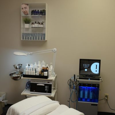 marlene-aesthetician-treatment-room-hydrafacial-celebration