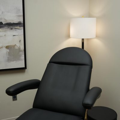modern-patient-treatment-room-celebration-office-institute-of-aesthetic-surgery